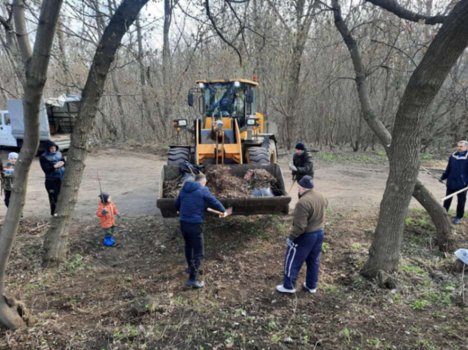 Ленинский район участвует в общегородском субботнике