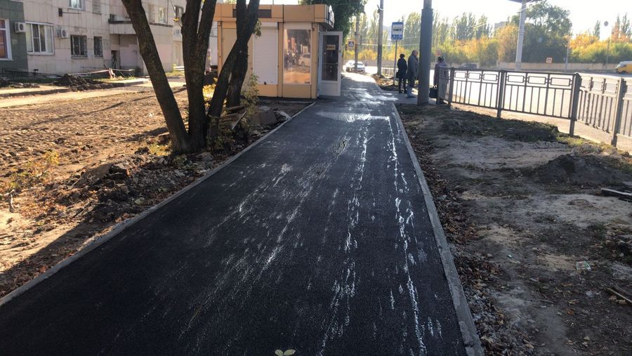 В Воронеже  у "Военных строителей" появился тротуар