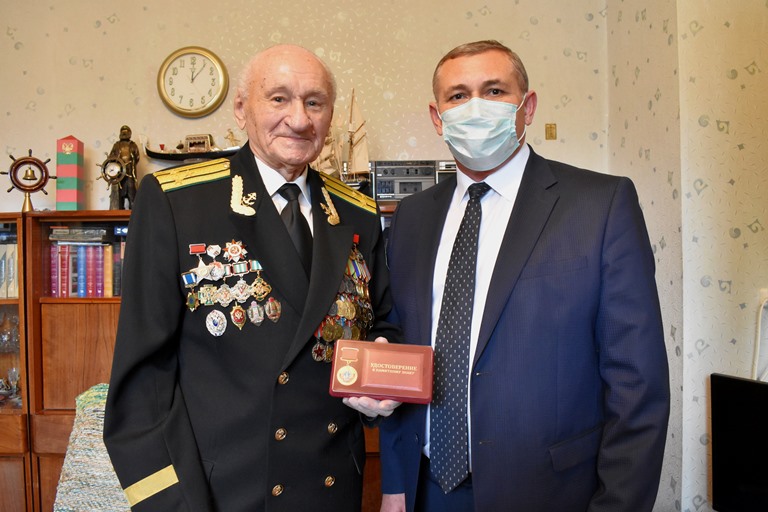 В Ленинском районе чествовали ветерана Великой Отечественной войны