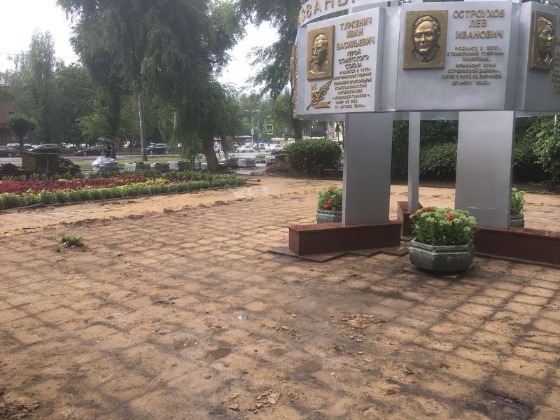 В Коминтерновском районе приступили к реконструкции сквера «Их именами названы улицы»