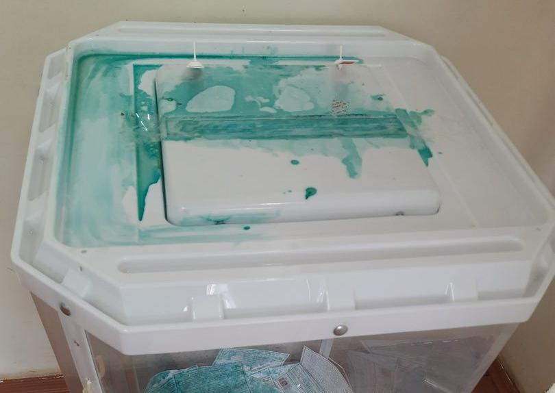 В третий раз зеленкой залили ящик для голосования в воронежском Борисоглебске