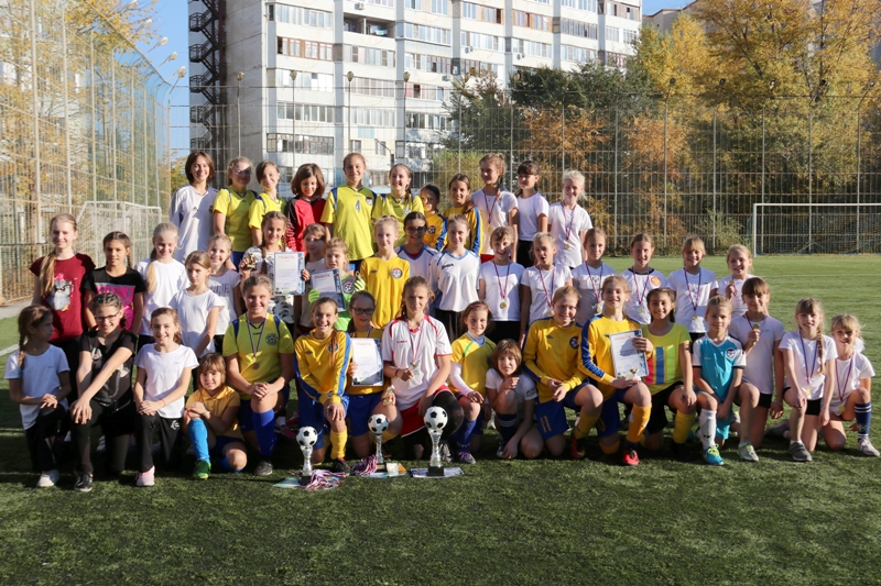 В Коминтерновском районе Воронежа прошел турнир по женскому футболу