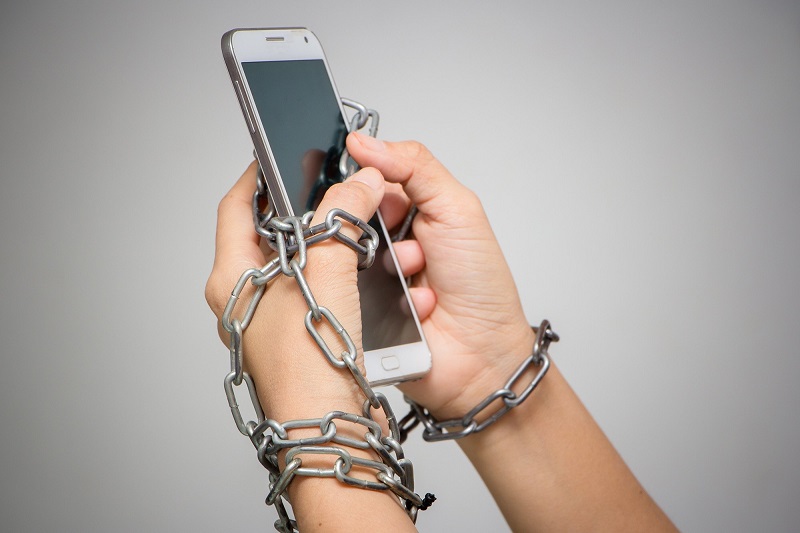 Почти половина воронежцев признали зависимость от телефонов и интернета