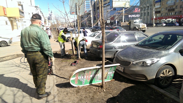 В Воронеже продолжается ликвидация незаконной рекламы (ФОТО)