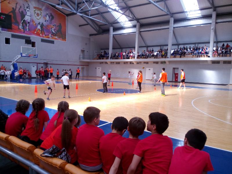 «Веселые старты»: в Центральном районе Воронежа прошел спортивный праздник для младших школьников