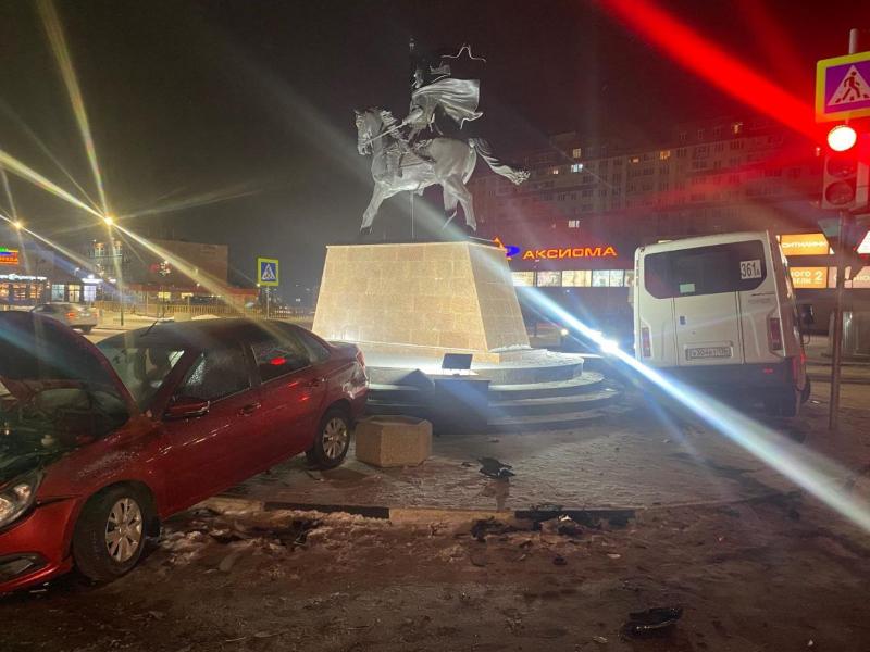 С виновника ДТП с памятником воеводе Собакину хотят взыскать 455 тыс. рублей под Воронежем