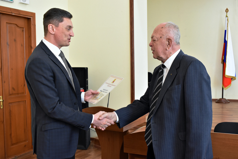 В Ленинском районе Воронежа чествовали ветерана