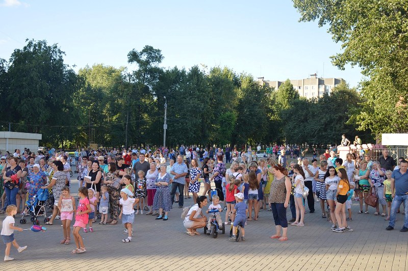 В микрорайоне Придонской прошел большой праздничный концерт, посвященный 45-летию Советского района Воронежа