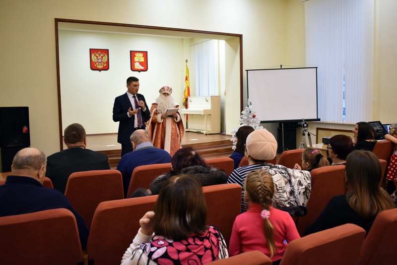 Руководитель управы Ленинского района Воронежа поздравил лидеров общественного самоуправления