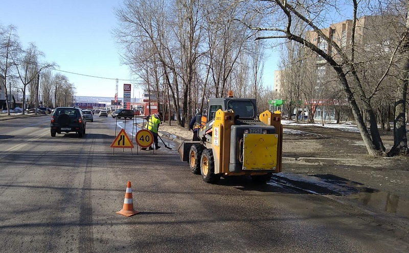 В Коминтерновском районе наводят чистоту и порядок после зимы