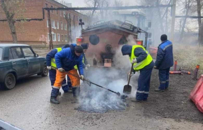 На улицах Левобережного района ведется ремонт асфальтобетонного покрытия