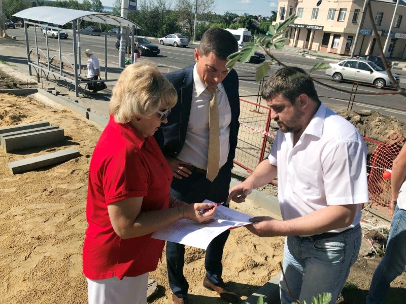 В Воронеже продолжаются работы по благоустройству территорий