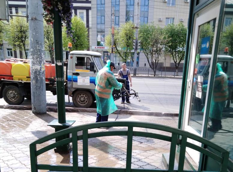 В Воронеже провели дезинфекцию остановок и переходов