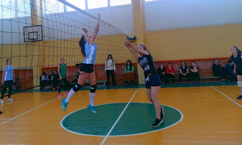 Для привлечения к занятиям физкультурой и спортом: в Ленинском районе прошли соревнования по волейболу