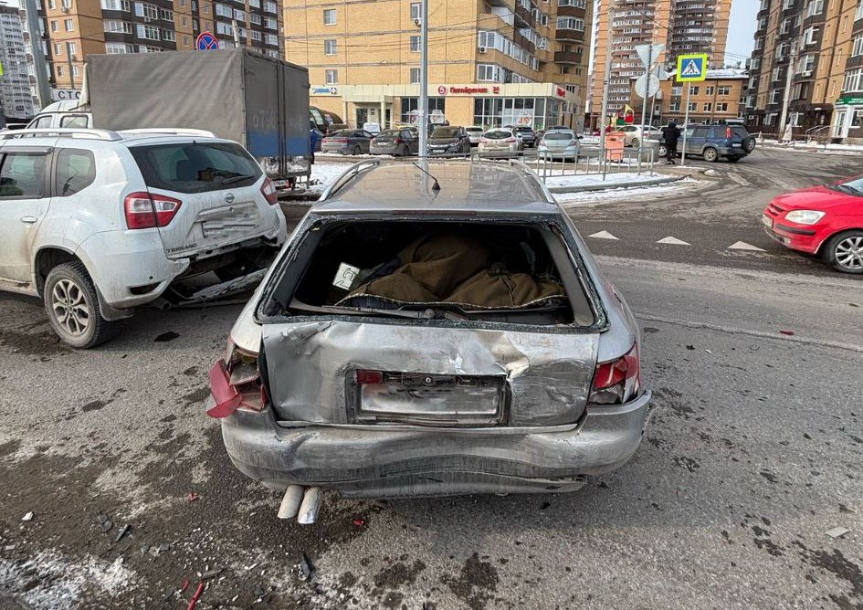 Двухлетний ребенок пострадал в массовой аварии в Воронеже