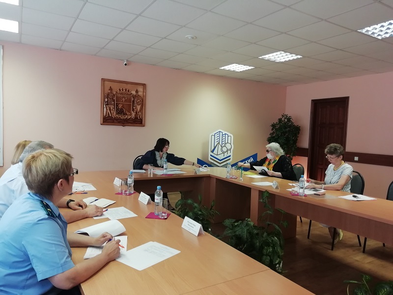 В Коминтерновском районе прошел приём руководителя департамента образования