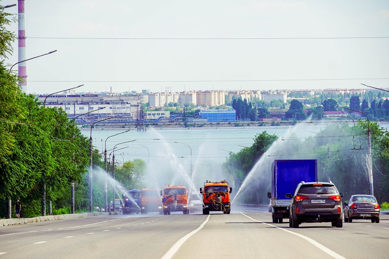 В Ленинском районе остужают планету
