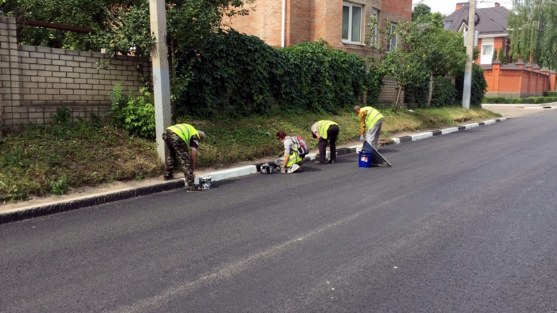 В Ленинском районе Воронежа планомерно приводят в порядок территорию (ФОТО)