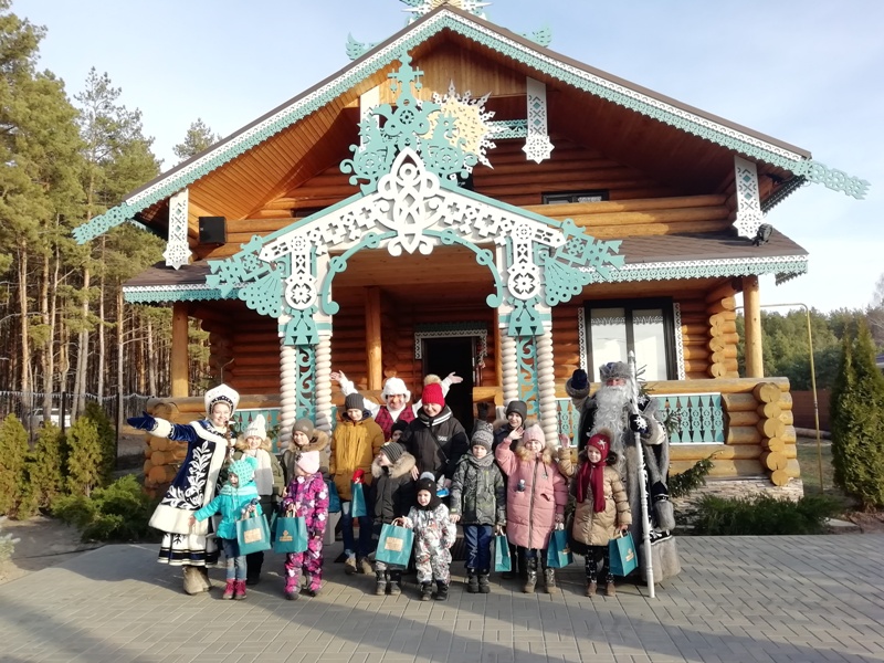 Маленькие воронежцы приняли участие в новогодних торжествах