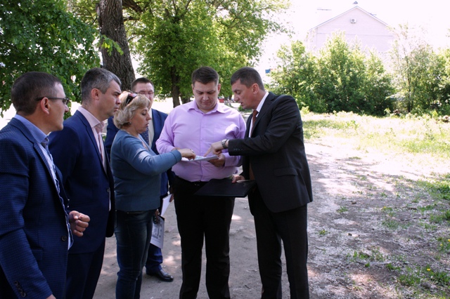 Руководитель управы Ленинского района Воронежа провел выездные совещания на территории ТОС