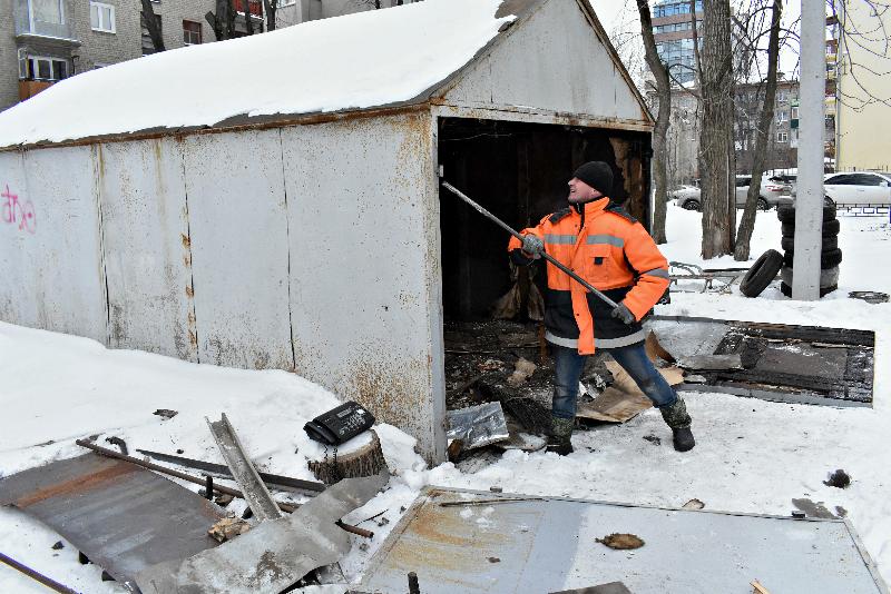 Пистолет из гаража: в Ленинском районе Воронежа демонтируют незаконно установленные объекты
