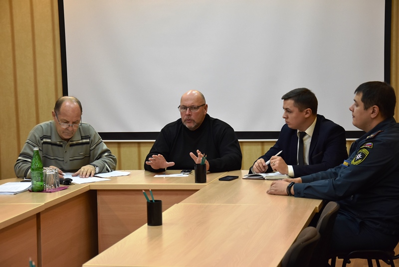 В Железнодорожном районе Воронежа перед новогодними праздниками проинструктировали представителей торговых предприятий 