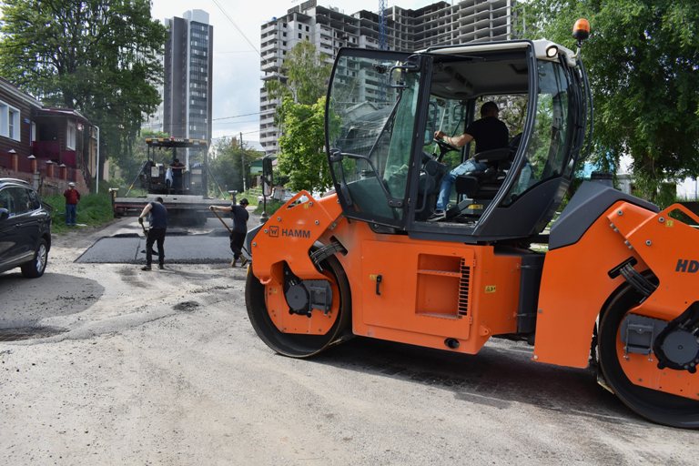 В Ленинском районе восстановили дорожное покрытие на улице Красных партизан