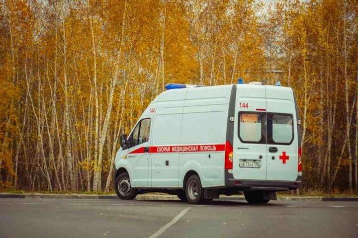 Обломок доски вонзился в шею рабочего на предприятии в Воронеже