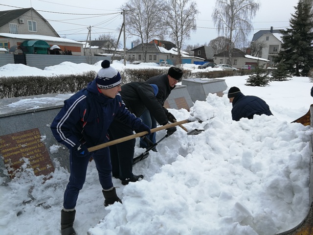 В Железнодорожном районе Воронежа прошел субботник