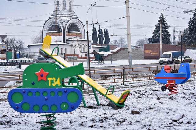 В новых скверах Ленинского района Воронежа установлено оригинальное оборудование