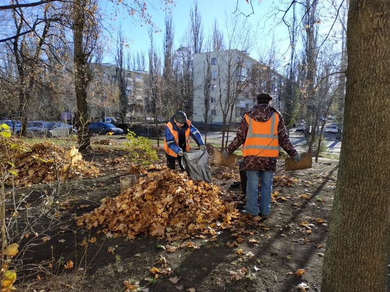В Железнодорожном районе продолжаются работы по благоустройству