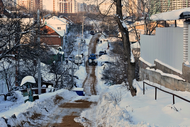 В Ленинском районе Воронежа расчищают улицы частного сектора