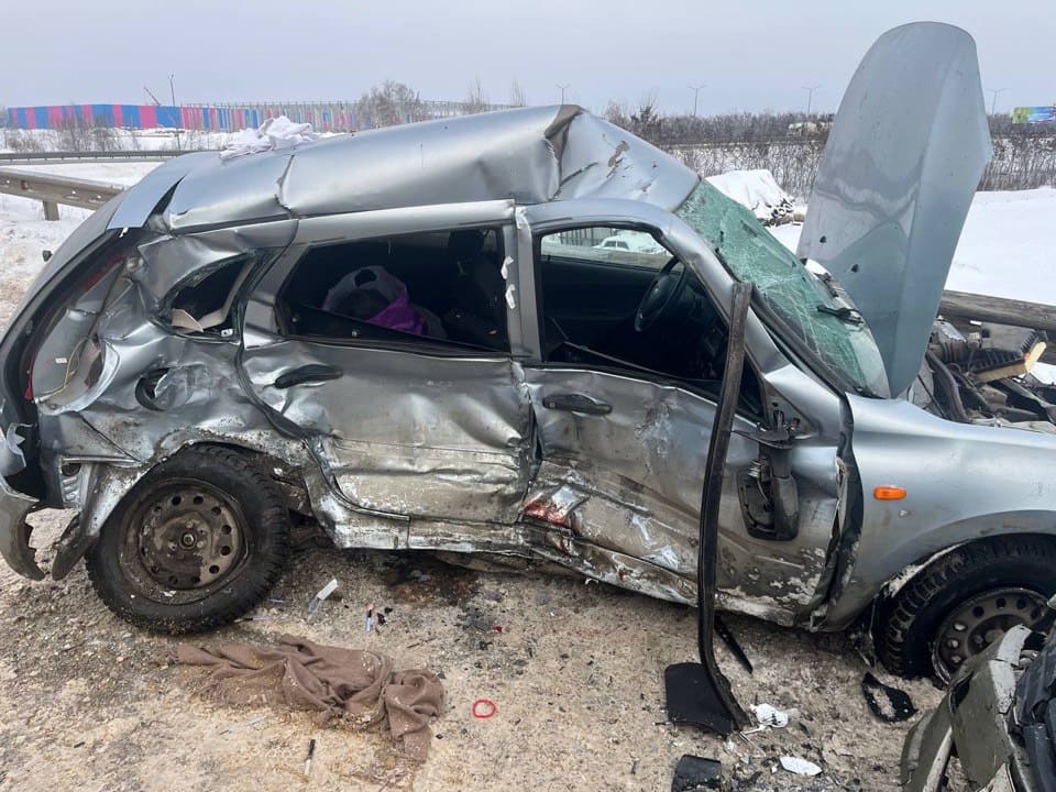 Четыре человека разбились в лобовом ДТП под Воронежем