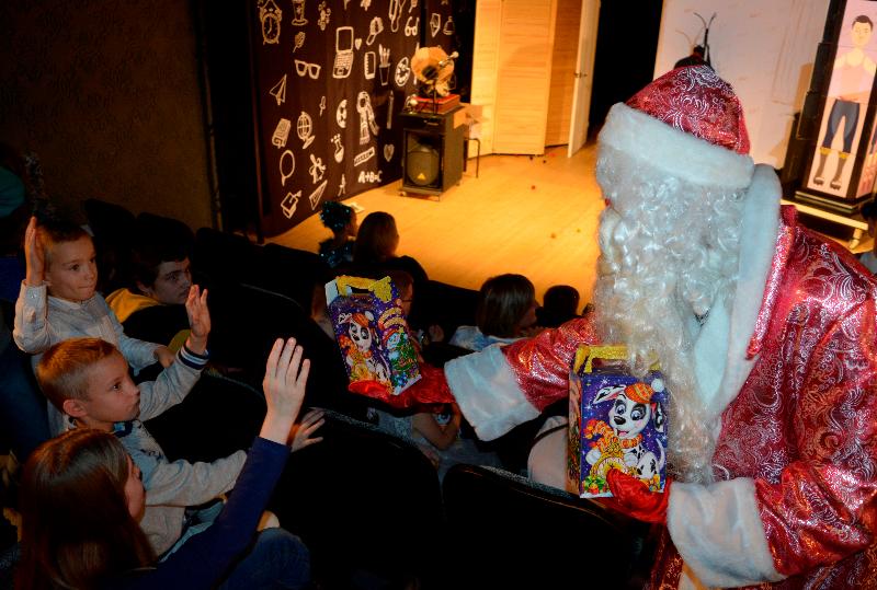 Полный чудес и фокусов: в Центральном районе Воронежа состоялся новогодний праздник для детей, находящихся под опекой