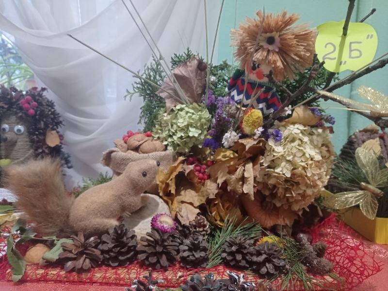 В Ленинском районе школьники организовали сезонную выставку декоративно-прикладного творчества