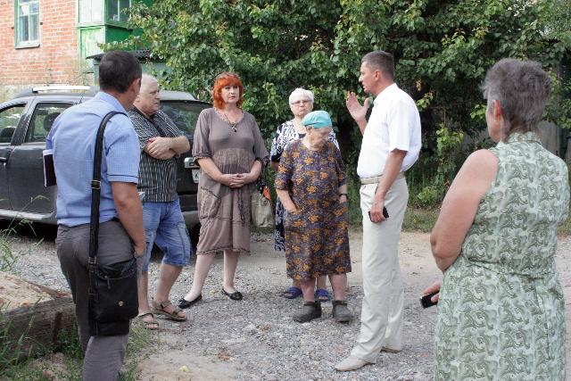 Возродить Возрождение: руководитель управы Ленинского района Воронежа встретился с жителями частного сектора