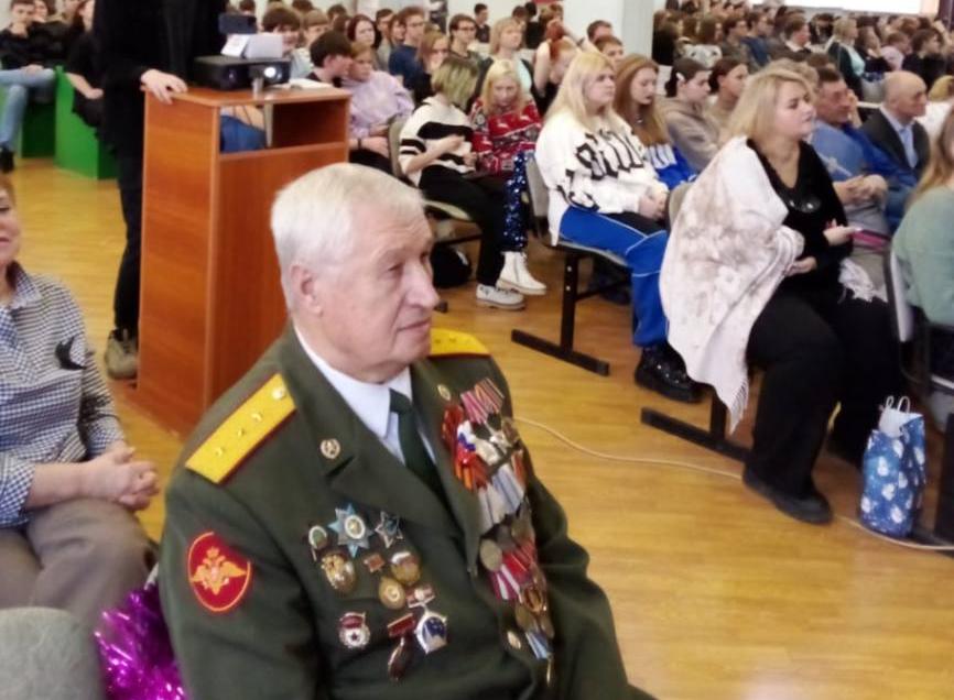 В Коминтерновском районе студенты и ветераны отпраздновали Новый год вместе