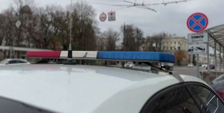 В Воронеже на автомобилистку напал курьер