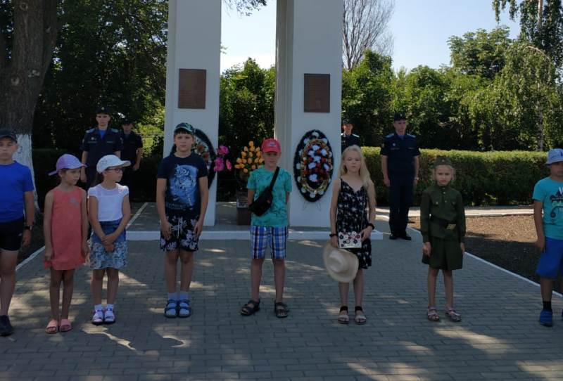 В микрорайонах Железнодорожного района Воронежа проходят мероприятиях ко Дню памяти и скорби