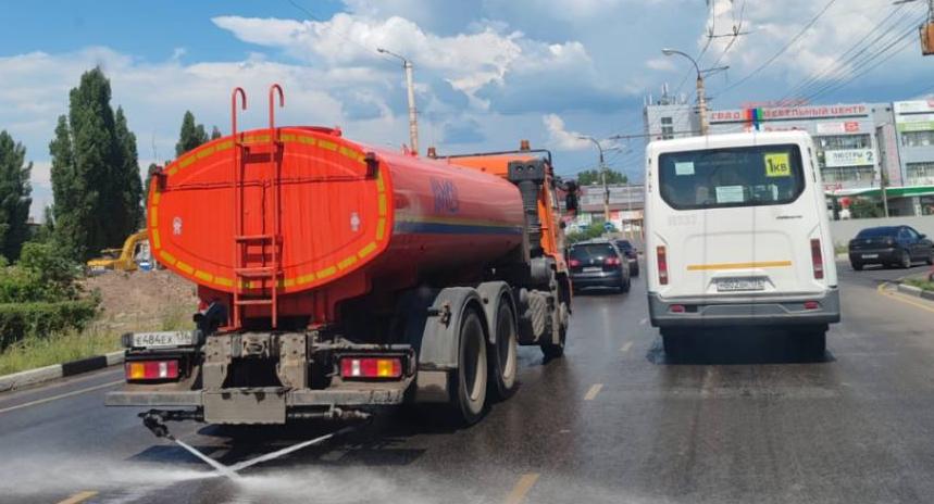 Улицы Железнодорожного района охлаждают несколько раз в день