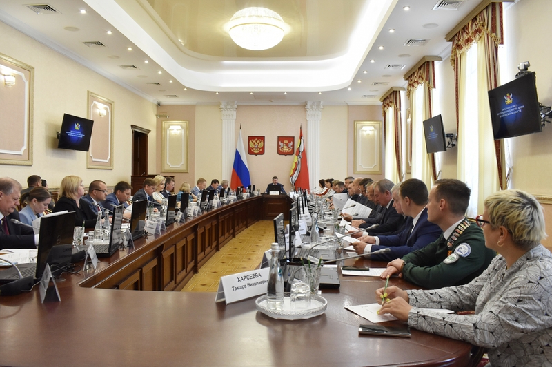 Вопросы полезного и недорогого питания в школьных буфетах обсудили в правительстве Воронежской области