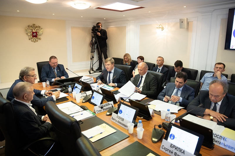 Parlamentskie_slushaniia_na_temu_Formirovanie.jpg Parlamentskie_slushaniia_na_temu_Formirovanie.jpg