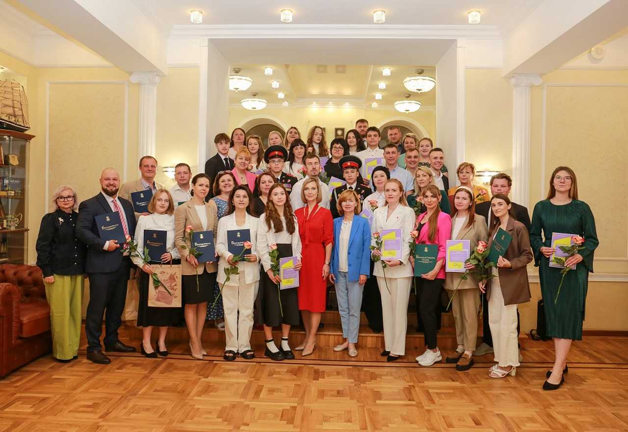 молодежь мэрия.jpg молодежь мэрия.jpg