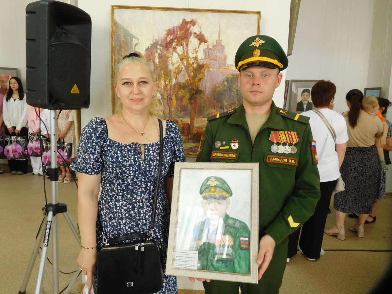 участник СВО Иван Давыдов с мамой.JPG