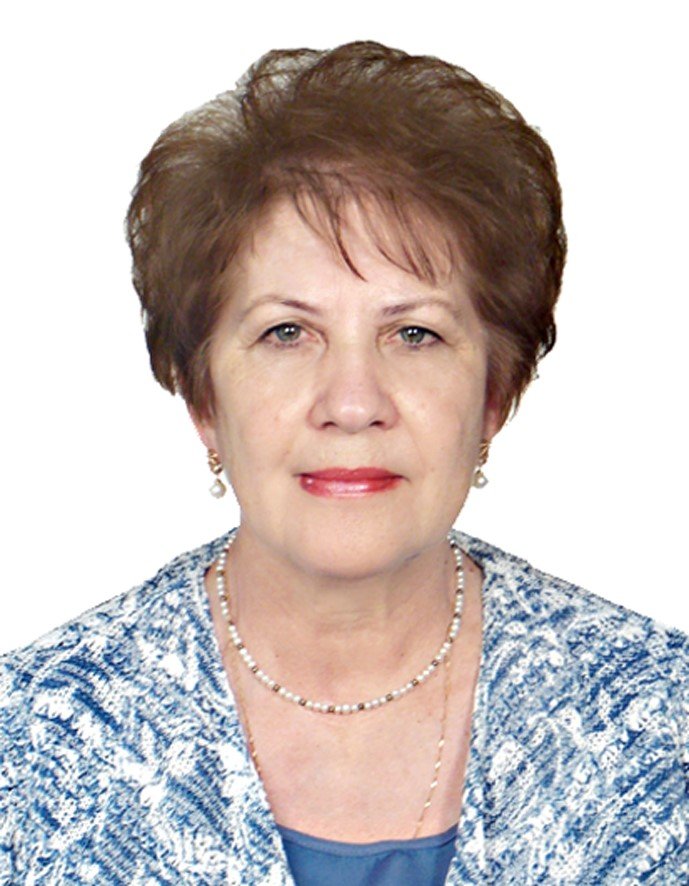 Дмитриева в кружок.jpg