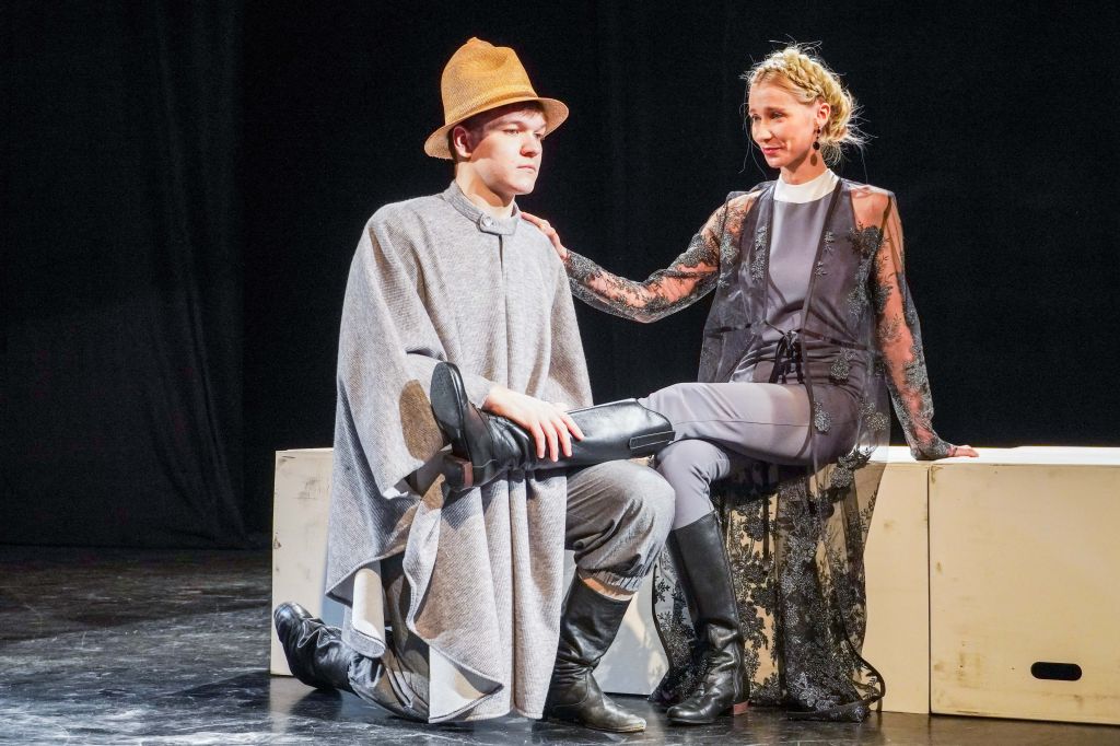 Главная Мария конотоп в спектакле Не му му.jpg