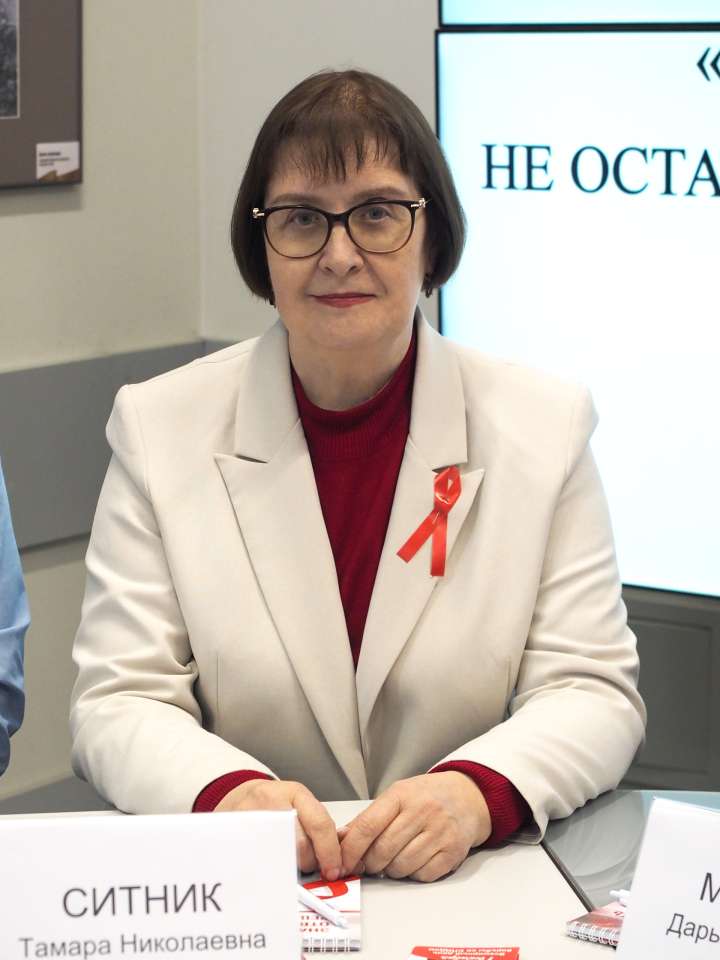 Тамара Ситник в кружок.jpg