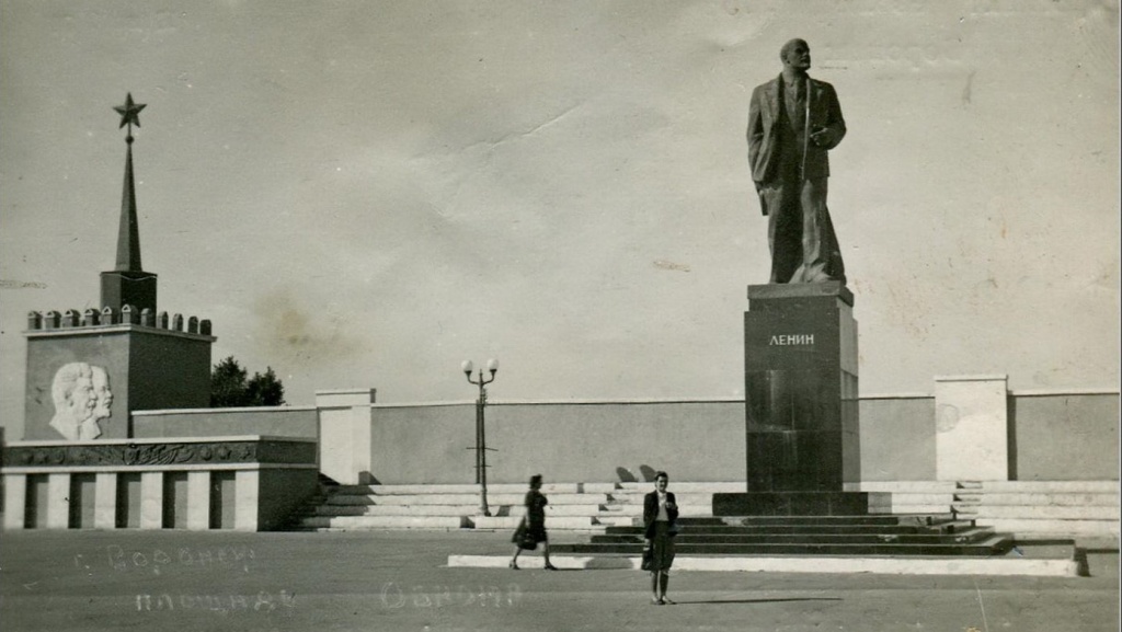 памятники берег 1 (2).jpg