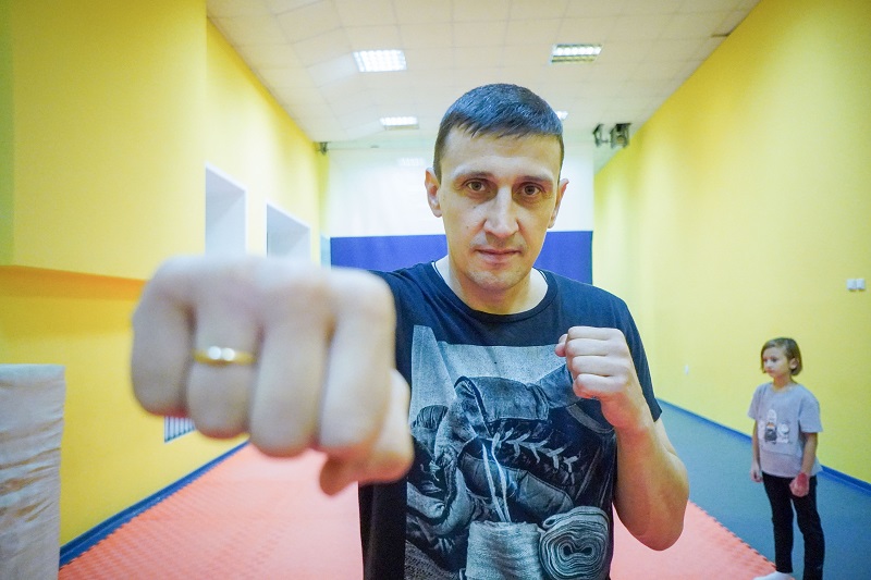 владислав карташов институт физкультуры клуб самообороны спорт занятия трениовка защита фото ермакова (26) (1).jpg