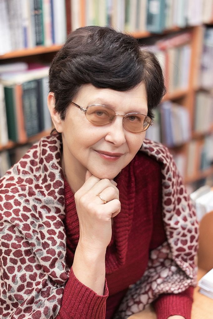 елена устинова.jpg